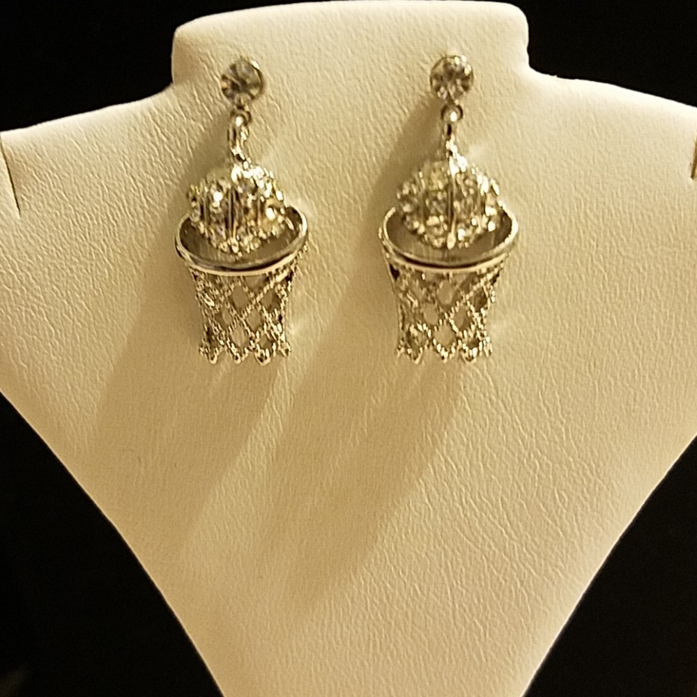 ๐ Bball & Hoop earrings - Picture 5 of 6